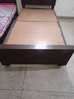 single beds (2 pieces + one side table)