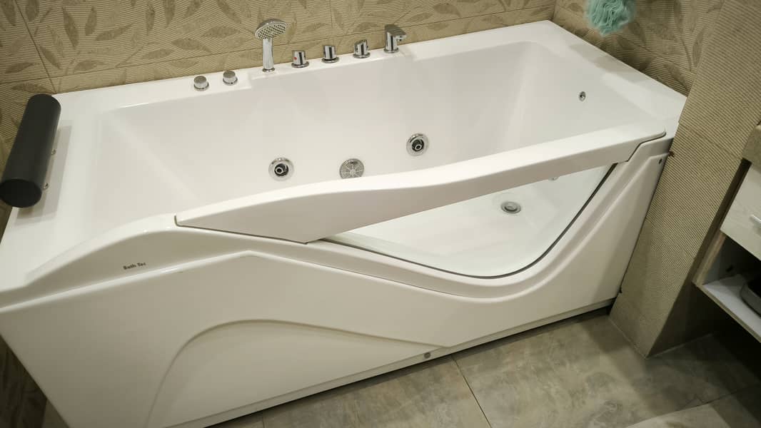 Full Size Jacuzzi for sale 0