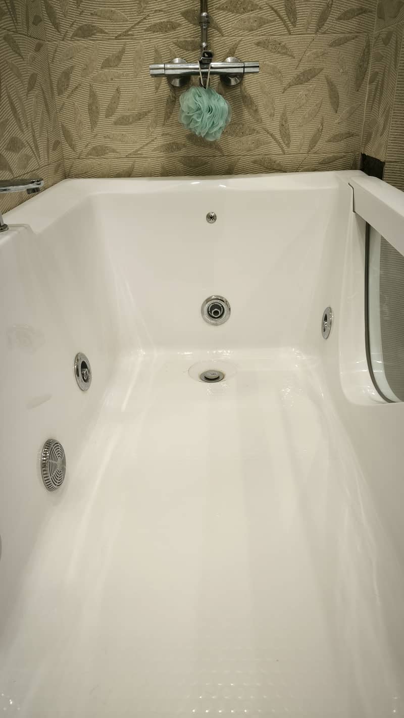 Full Size Jacuzzi for sale 2