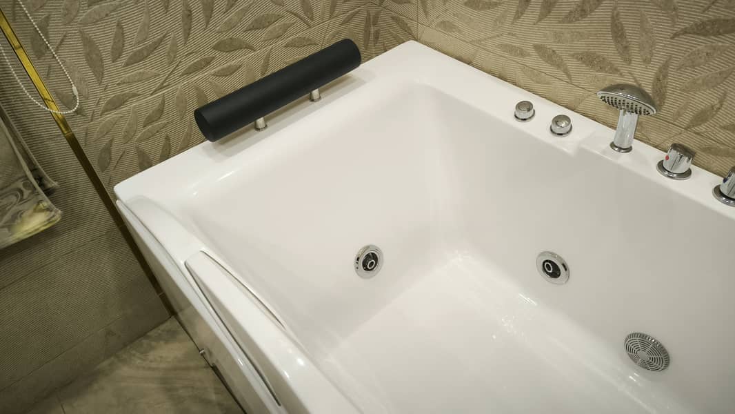 Full Size Jacuzzi for sale 3