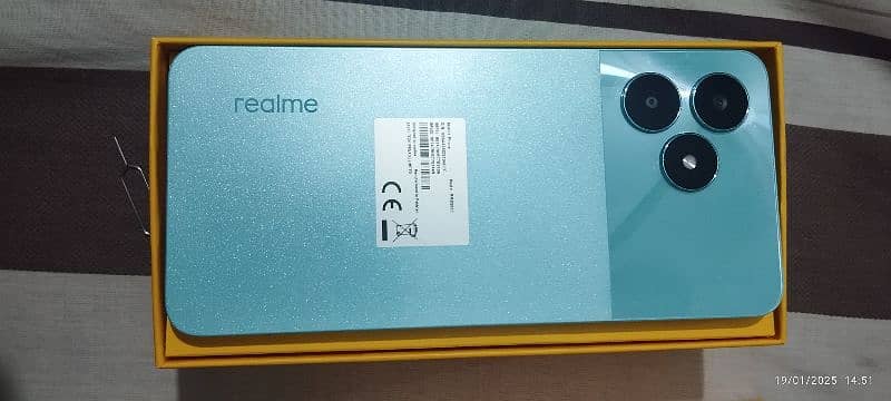 Realme C51. . . 4/128, 8 month warranty 3