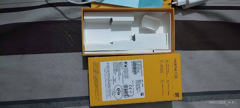 Realme C51. . . 4/128, 8 month warranty 7