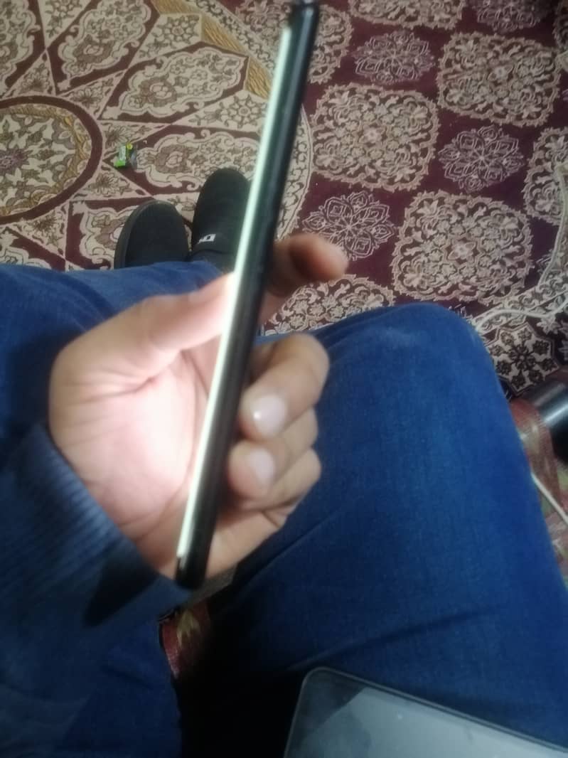 Samsung Note 8 64gb6gb bhr se Aya ha ek sim off ha ek chal rai all ok 1