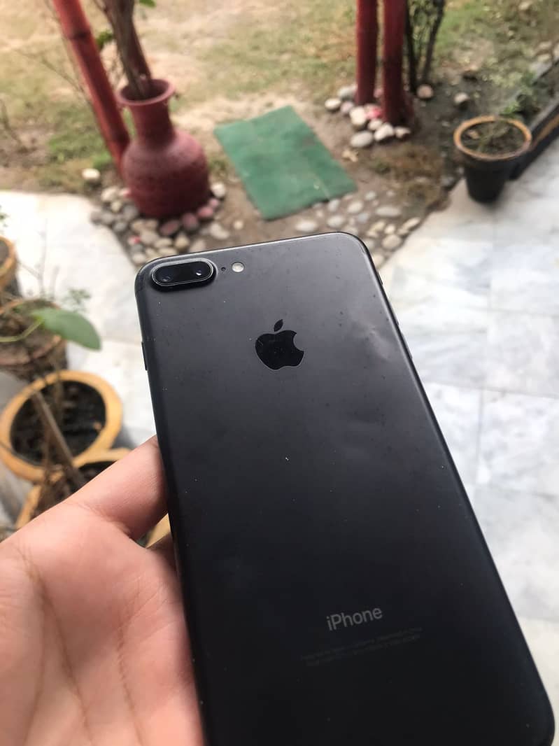 Apple iPhone 7 Plus 1