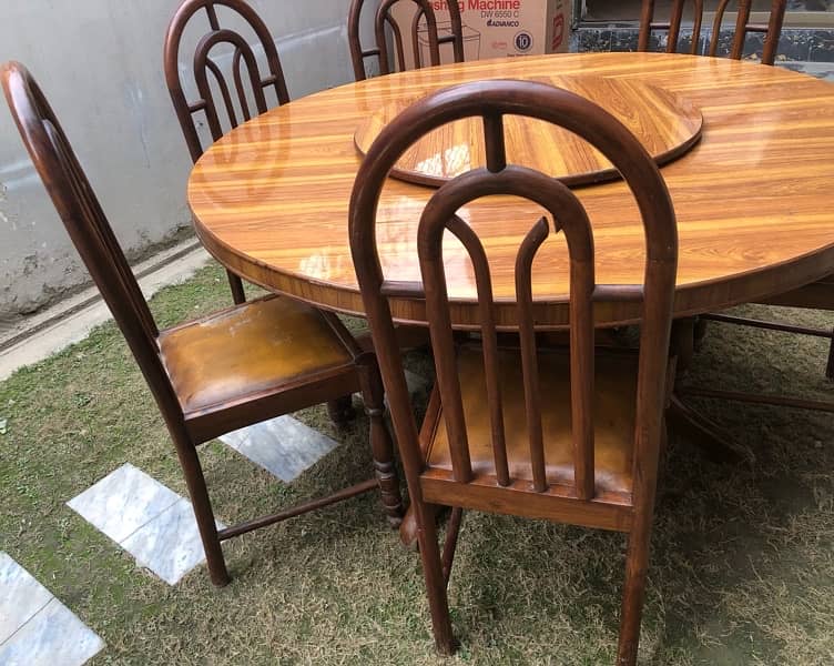 Wooden Round Dinning table with 6Leather seats 6