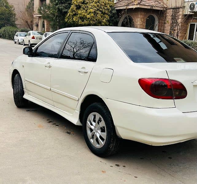 Toyota Corolla 2.0 D saloon  2005 13