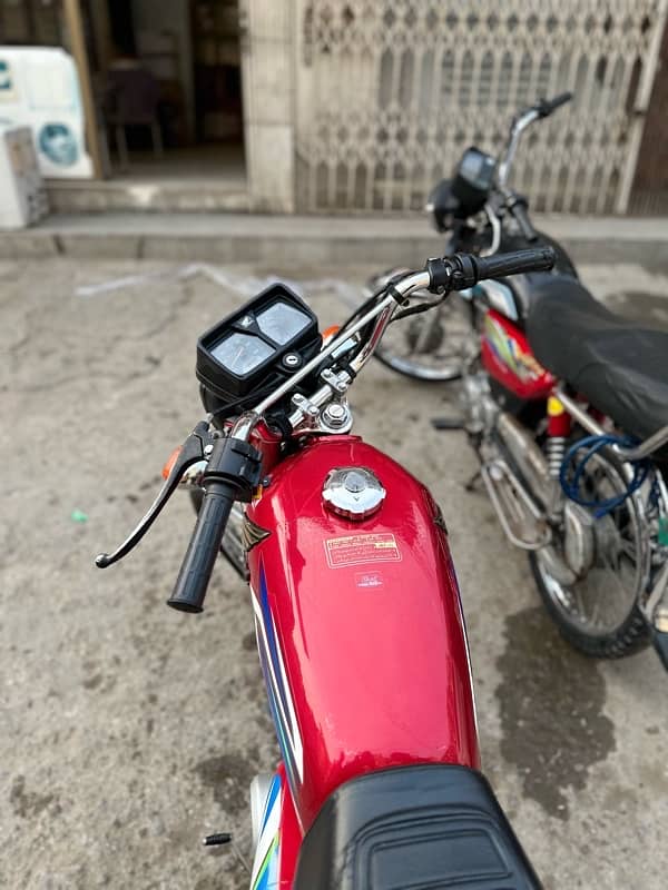 Honda 125 , 2022 model , full genuine , First owner . 7