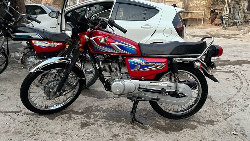 Honda 125 , 2022 model , full genuine , First owner . 10