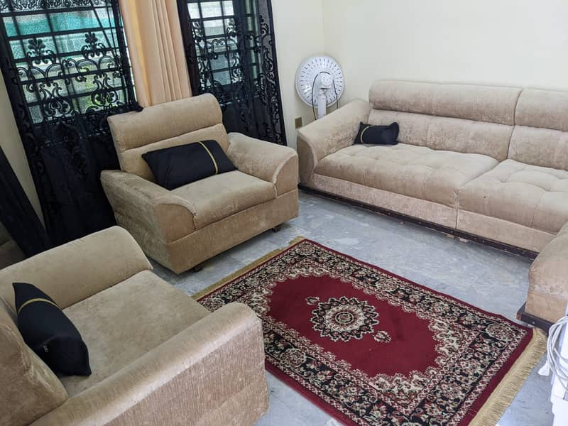 Urgent sale sofa 0