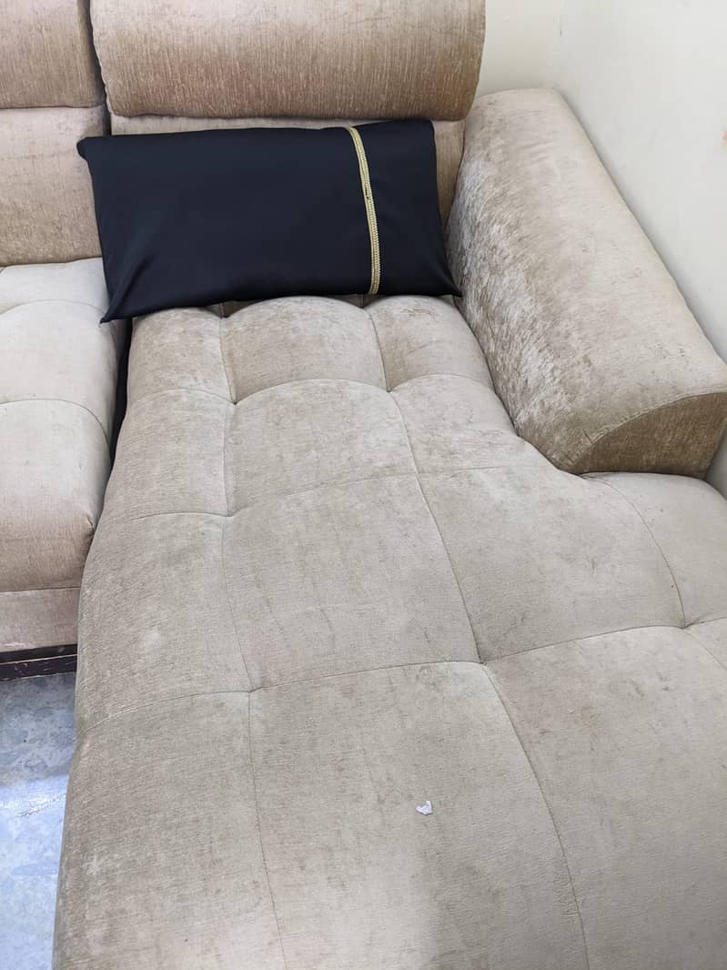 Urgent sale sofa 4