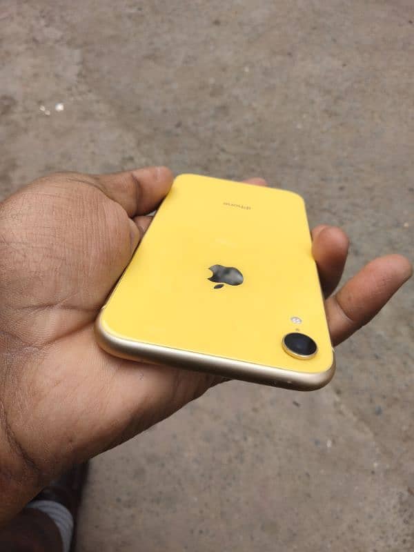 iphone XR 64GB JV only Mobile  True tone Okay 1