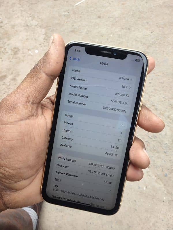 iphone XR 64GB JV only Mobile  True tone Okay 4