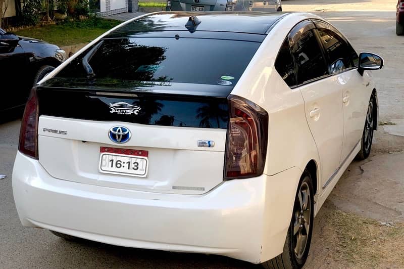 Toyota Prius 2013 3