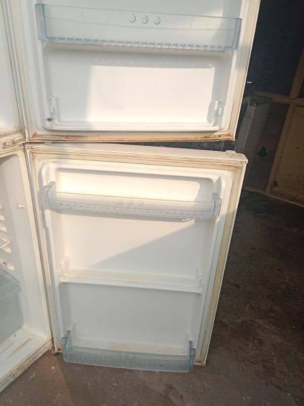 second hand refrigerator 0