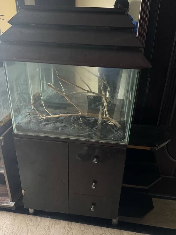 2 Aquariums for urgent sale 0