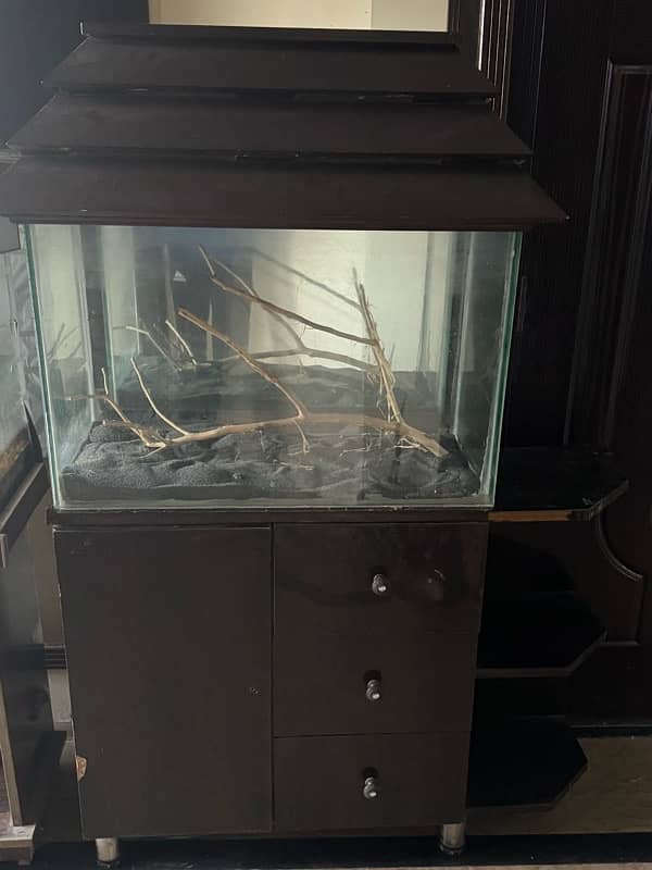 2 Aquariums for urgent sale 2