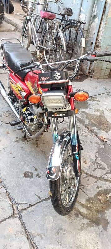 honda 125 red colour  in very good condition ist owner registered 3