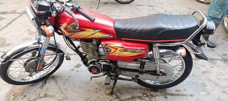 honda 125 red colour  in very good condition ist owner registered 5