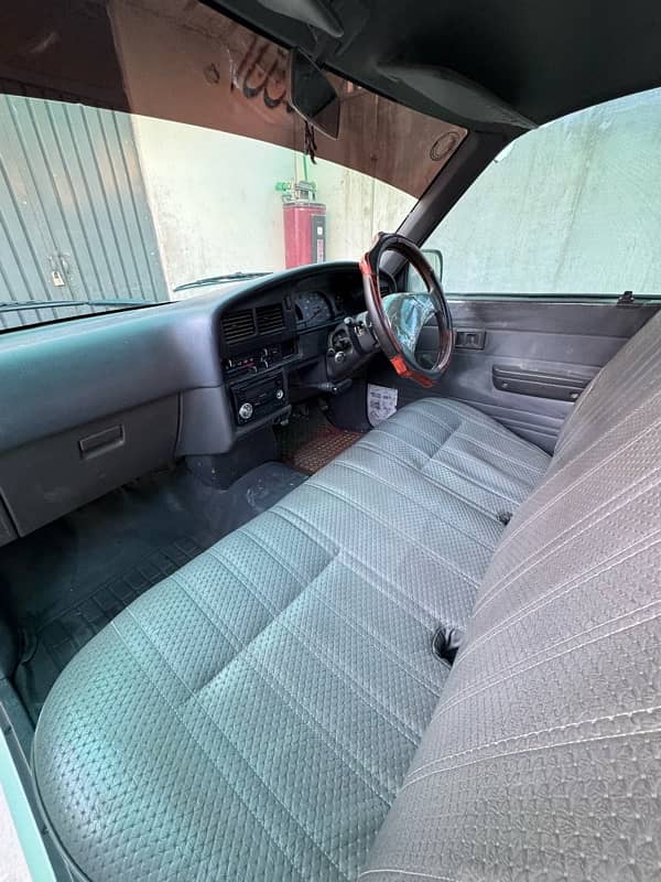 Toyota Double Cabin Hilux 1990 4