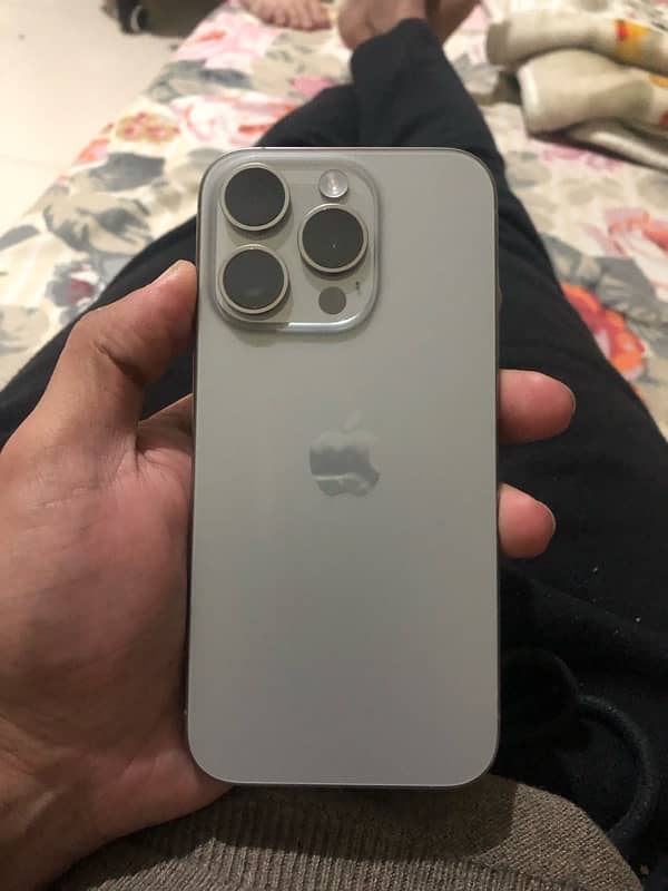 Iphone 15 pro - 128GB - Natural Titanium 1