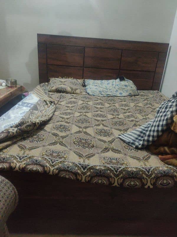 bed with mattress 0