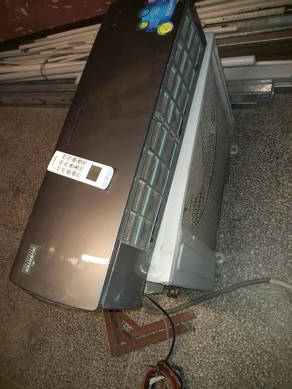 kenwood 1 ton ac like new 6