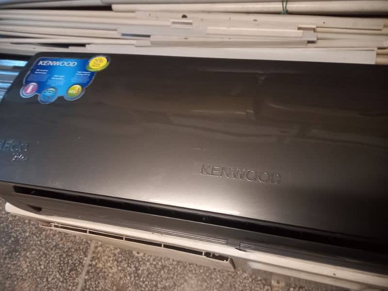 kenwood 1 ton ac like new 18