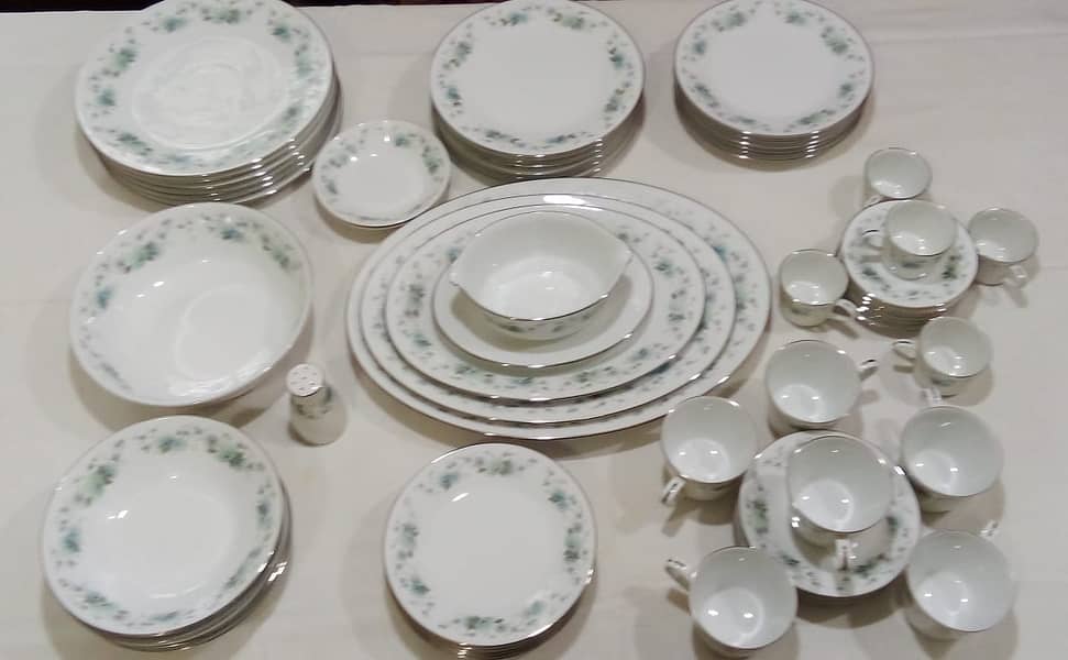 Bone China Dinner set Made in Japan ( New ). 40 Piece. Rs. 18000. 0