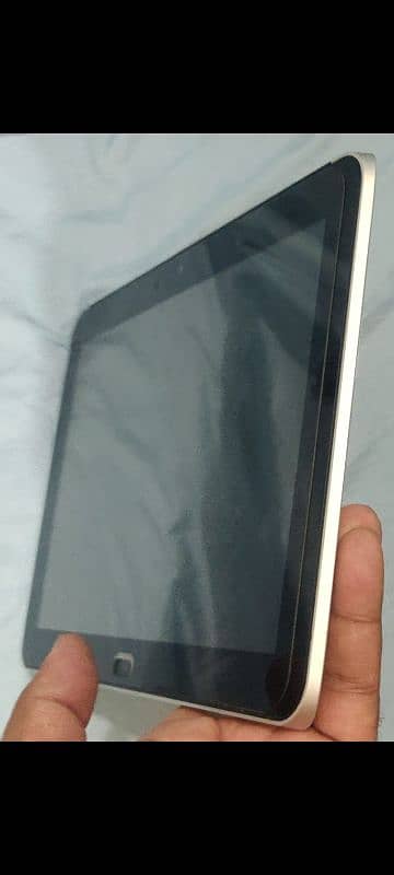 hp tablet window 10 installed. . 10/10 condition mein ha. 4