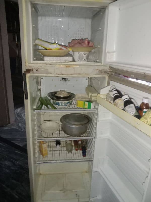 dawlance medium size fridge 2