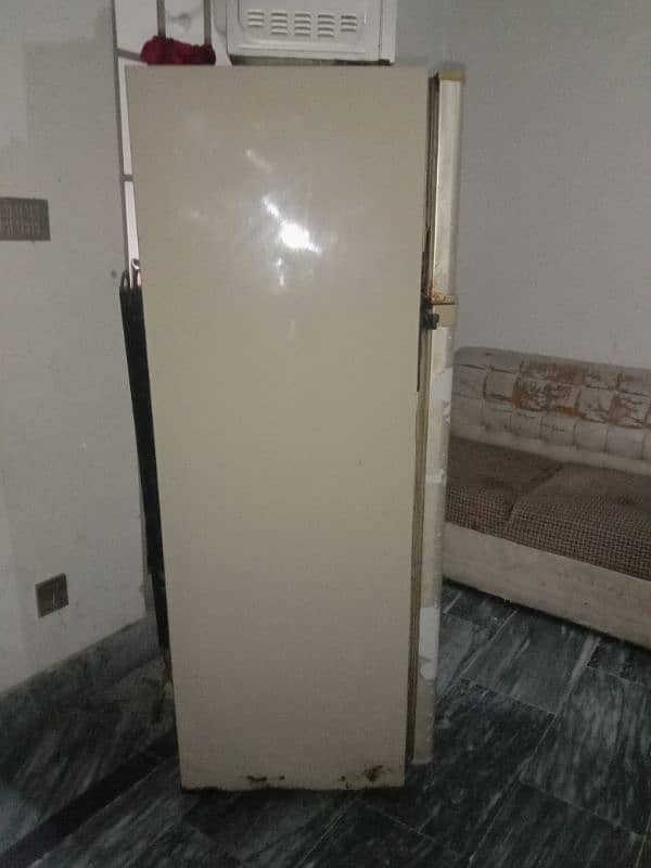 dawlance medium size fridge 6