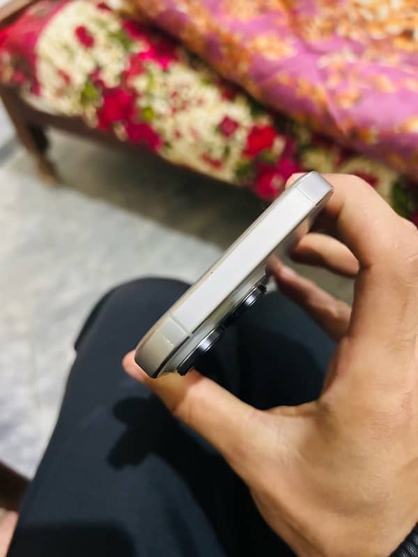 IPHONE 16 pro non pta physical or esim time available no use 5