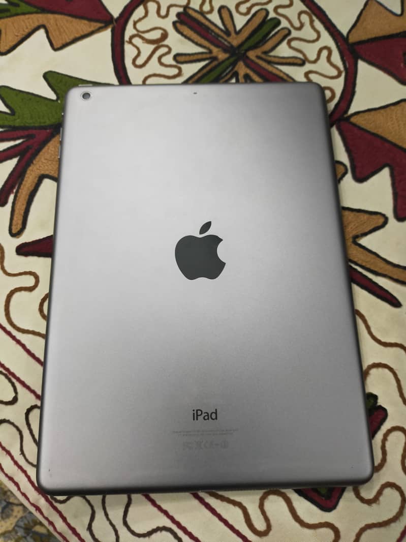 iPad Air 1st Gen - 32GB ROM, 1GB RAM - Excellent Condition 0