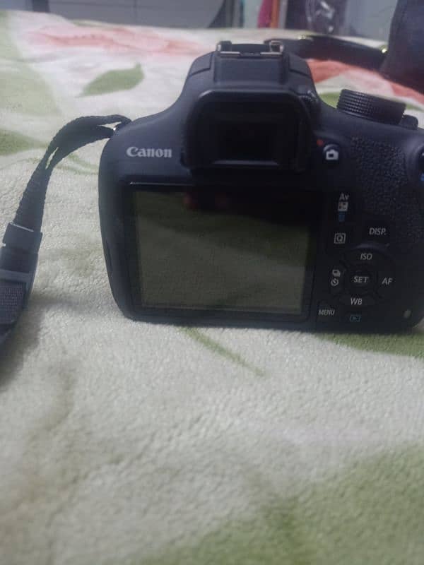 DSLR camera 0