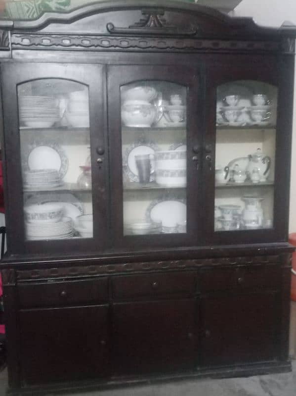 showcase with excellent condition 1