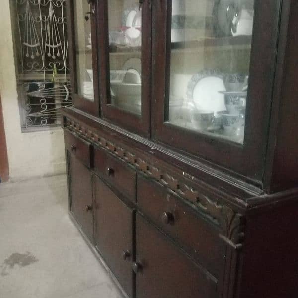 showcase with excellent condition 2