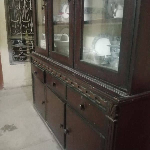 showcase with excellent condition 3