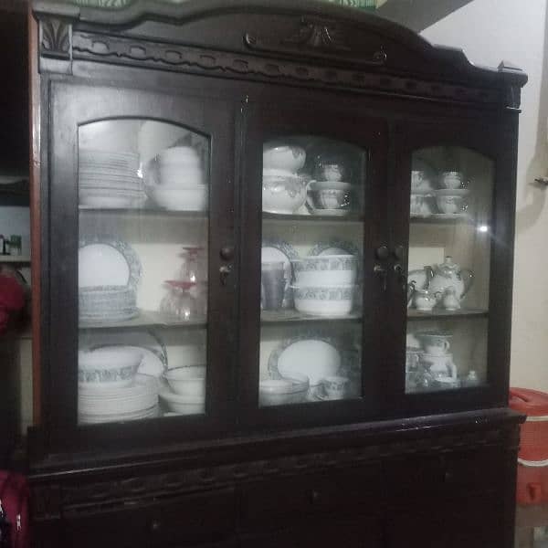 showcase with excellent condition 4