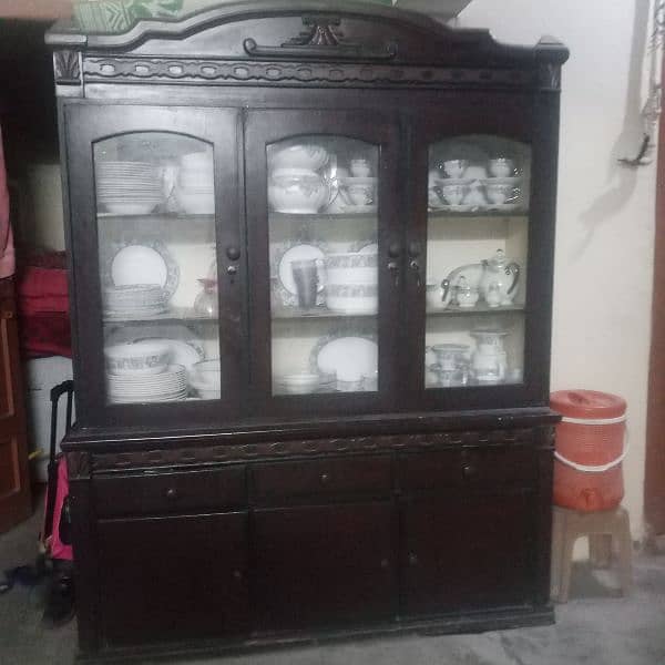 showcase with excellent condition 6