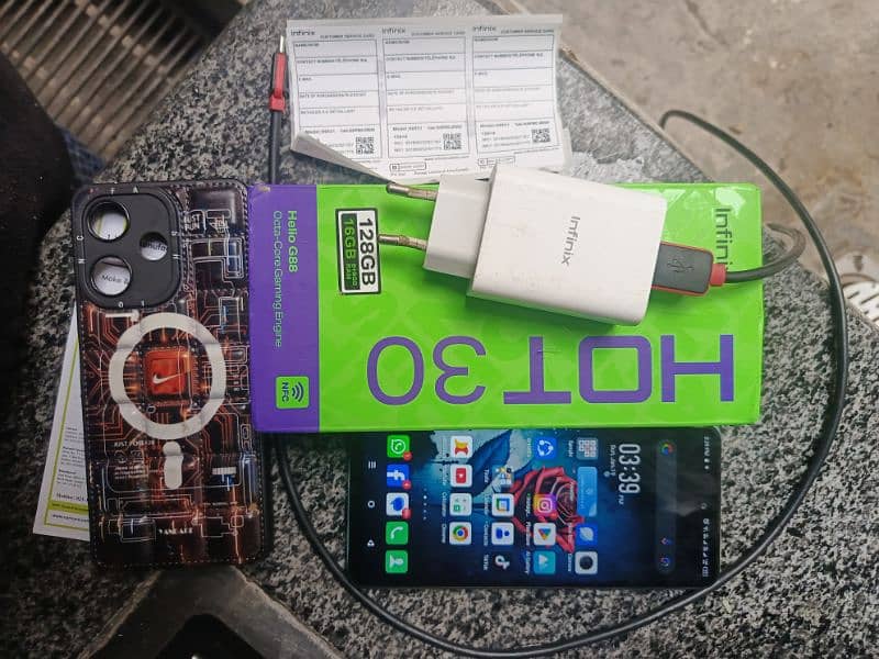 03076039750  HOT 30 . . Ram 8gb  Rom 128. . Helio g88 6