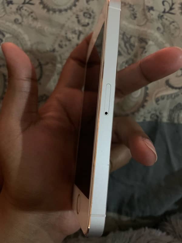 Iphone 5s 10/10 condition 3