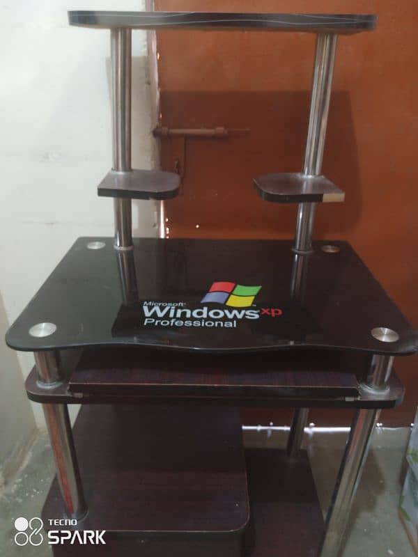 computer table for sell (urgent) in 5 thousand rupees. 0