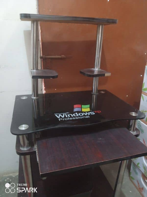 computer table for sell (urgent) in 5 thousand rupees. 4