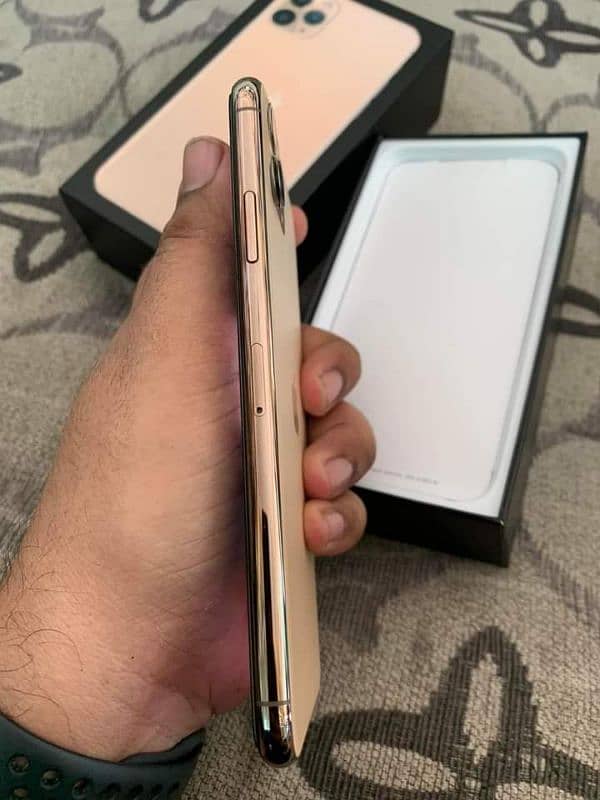 iPhone 11 pro max pta approved 8