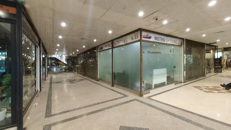 Reserve A Centrally Located Prime Location Office Of 1200 Square Feet In Siddique Trade Center 6