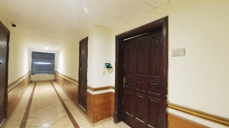 Prime Location Office Of 2000 Square Feet For sale In Siddique Trade Center 0