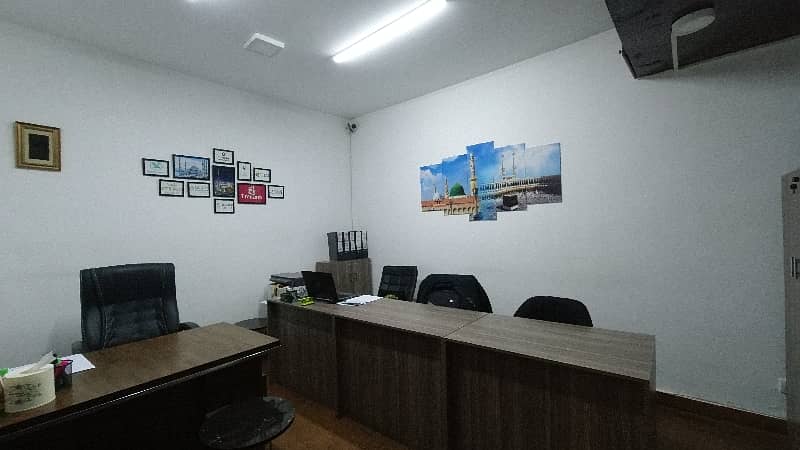 Prime Location 180 Square Feet Office In Lahore Is Available For sale 7