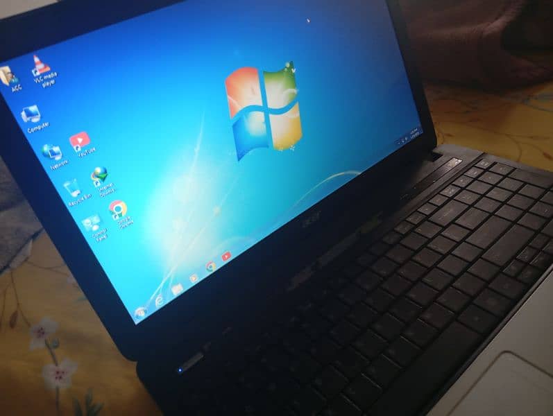 Acer aspire e1-571 core i3 in good condition WhatsApponly(03187811749) 3