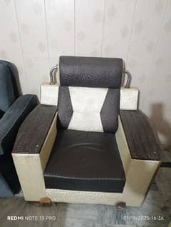 76 seater sofa set used but in good condition