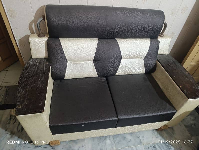 76 seater sofa set used but in good condition 1